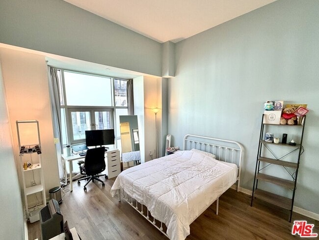 Photo - 630 W 6th St Unit 502