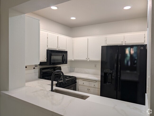Building Photo - 24153 Del Monte Dr. Rental