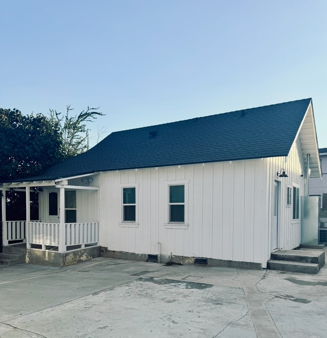 Photo - 3048 Guirado St Unit Back House