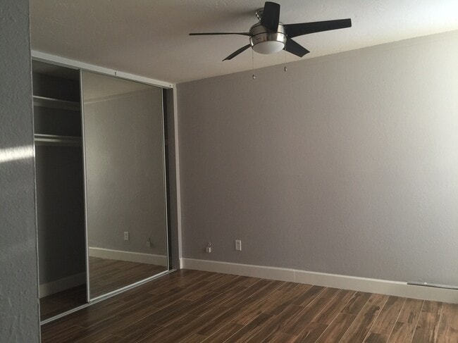 Building Photo - 9249 Village Glen Dr Unit 1