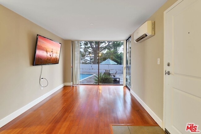 Photo - 10982 Roebling Ave