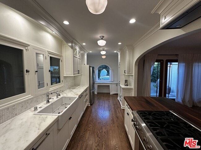 Photo - 2012 Manning Ave