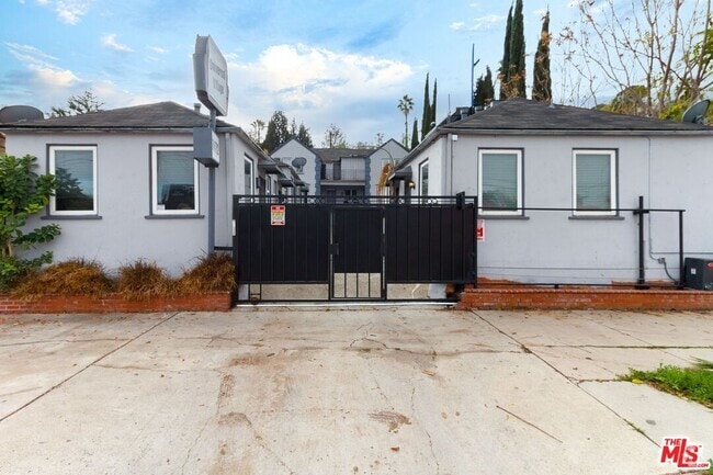 Building Photo - 11472 Ventura Blvd Rental