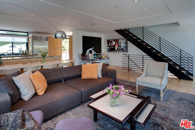 Building Photo - 2726 Montana Ave Unit E