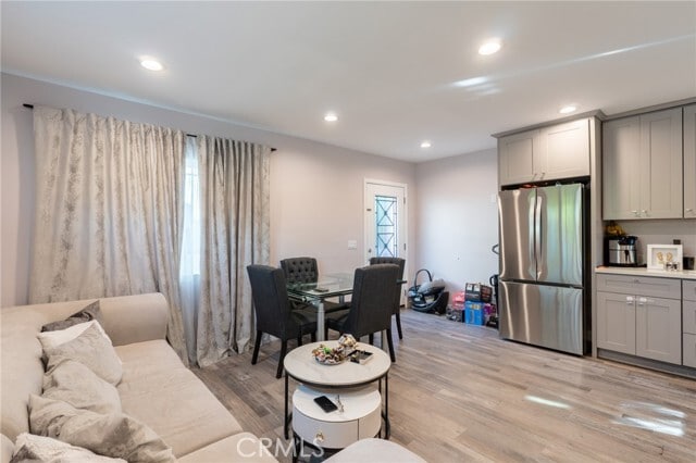 Photo - 7647 Amestoy Ave