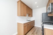 1BR, 1BA - 675SF - Kitchen - 11520 Menlo Ave