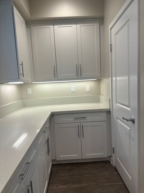 Photo - 712 Highline Way