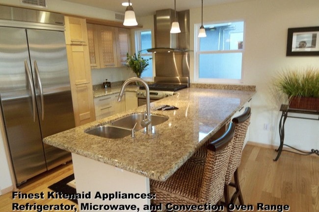 Efficient kiechen. - 1826 W Balboa Blvd Unit A