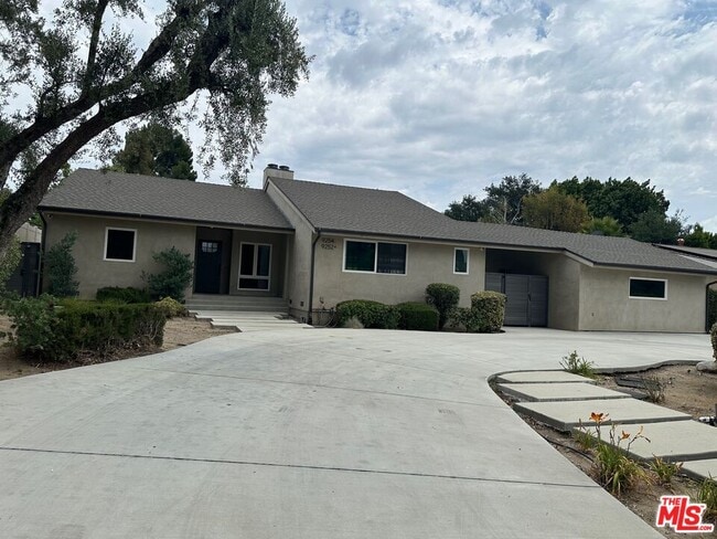 Photo - 9254 Balcom Ave House
