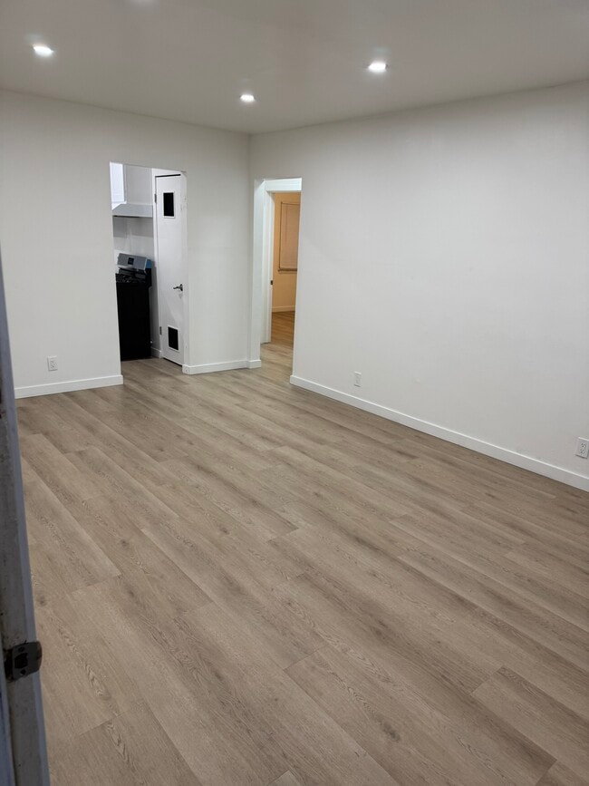 Building Photo - 10934 Charnock Rd Unit Charnock