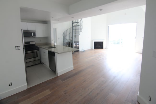 Building Photo - 884 Palm Ave Unit 303