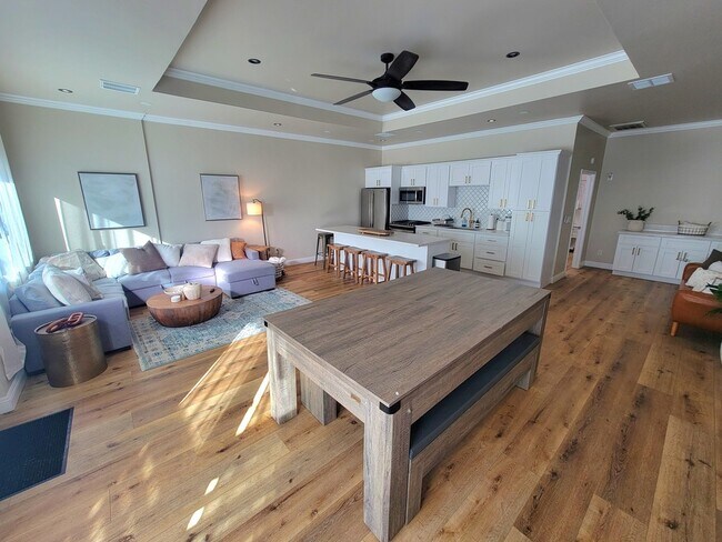 Photo - 3845 Richmond St