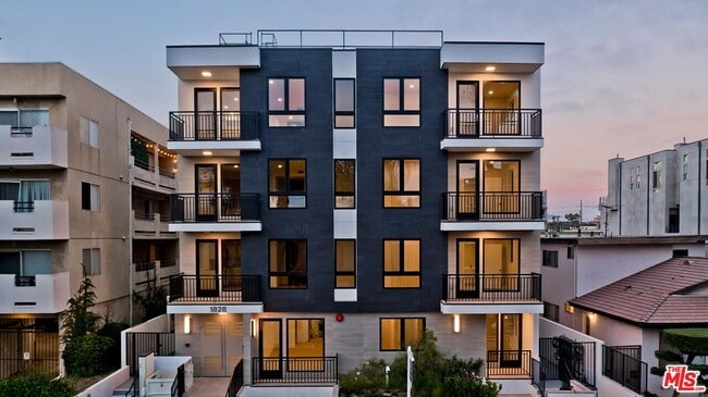 Building Photo - 1828 Butler Ave Unit 201