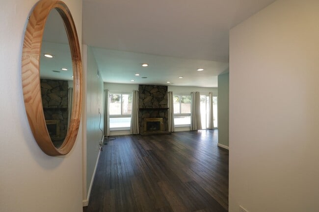 Photo - Beautiful 3/bedroom home in Canyon Country !