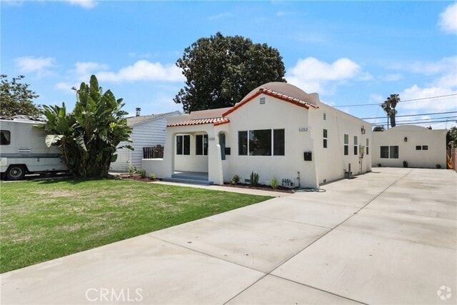 Building Photo - 11210 Oak St Rental