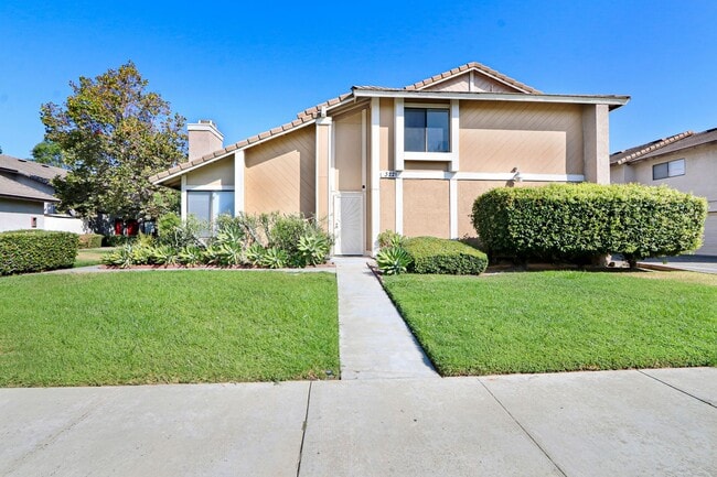 Building Photo - 3221 Triumph Ln Unit Apt. #1