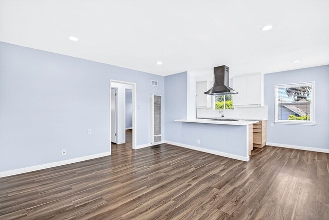 Building Photo - 4308 E 4th St Unit 08