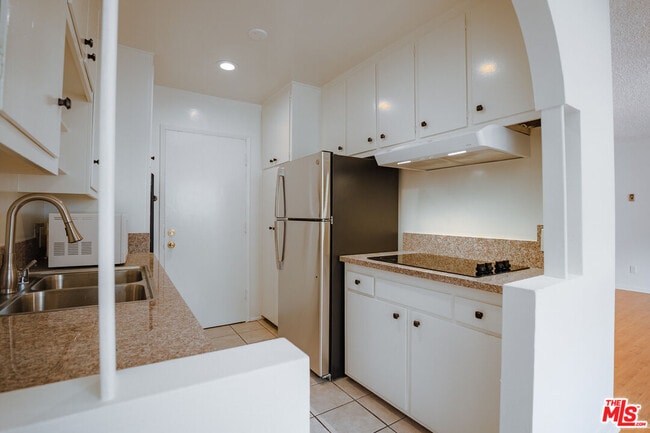 Photo - 960 Larrabee St Unit 206