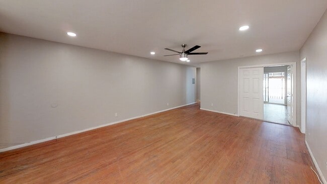 Photo - 5 Bed / 3 Bath on Rockford Dr (Large Rooms & Backyard) – Walk to Campus!! Unit 5054 Rockford Dr.