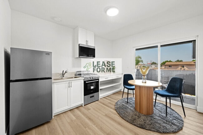 Photo - 4348 Woodlawn Ave Unit A – Studio