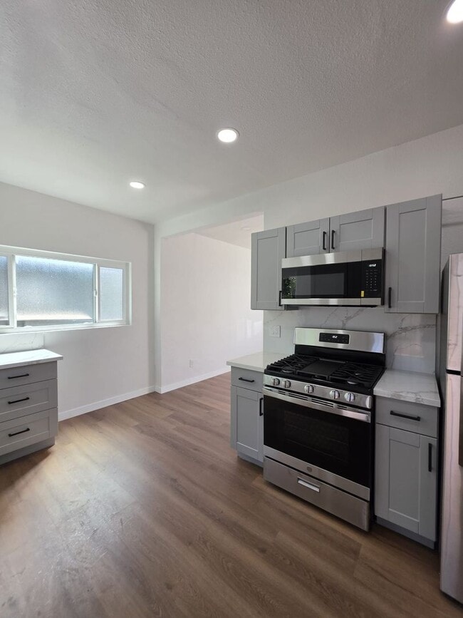 Photo - 3260-64 Steel Steet Unit 3262