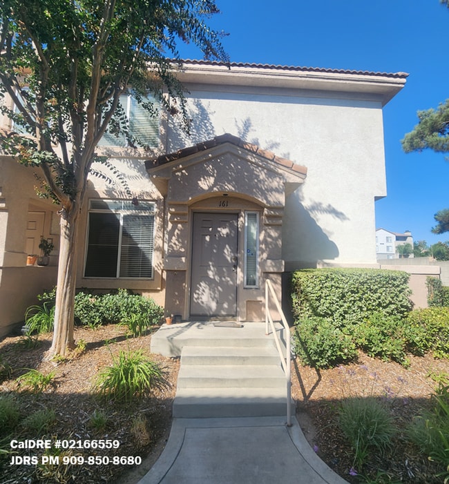 Ontario 3 Bedroom Townhome - Ontario 3 Bedroom Townhome