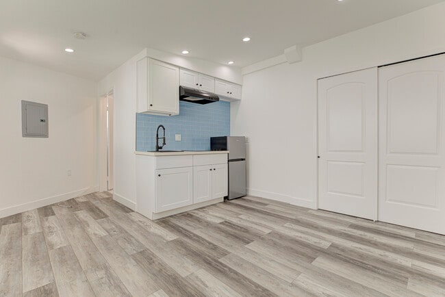 Photo - 18413 Erwin St
