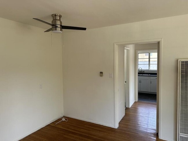 Photo - 1843 1/2 Linda Rosa Avenue