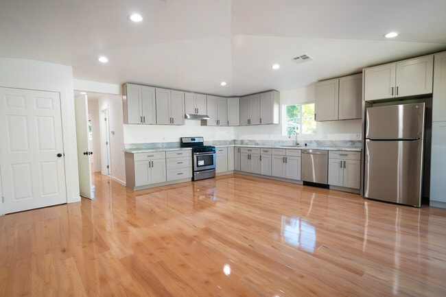 Photo - 270 E Penn St