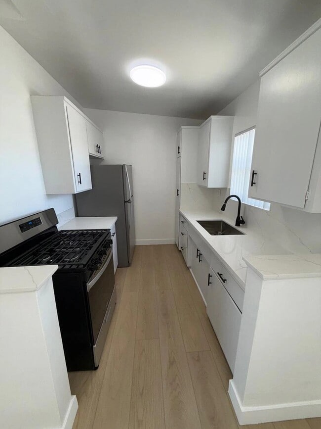 Building Photo - 3630 Westwood Blvd Rental