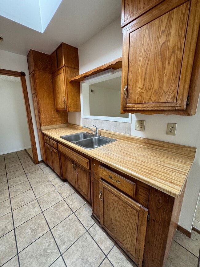 Photo - 3 Bedroom House on Tolowa Street