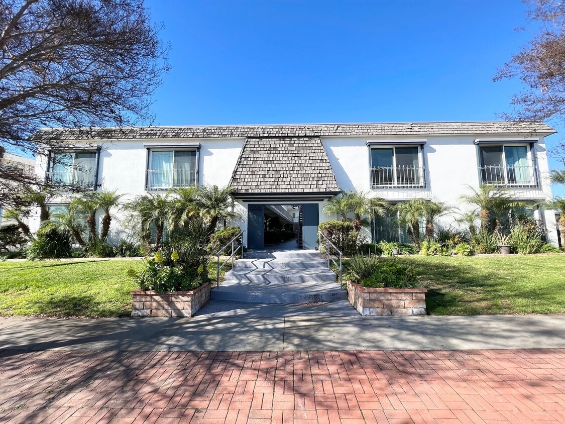 Floor Plan - 2 Bed 1 Bath Courtyard
