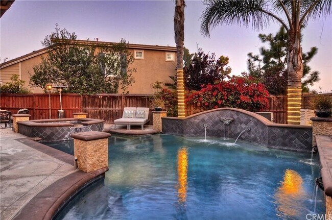 Photo - 325 Canal Wy