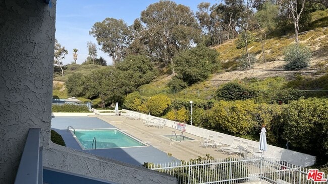 Building Photo - 4260 Vía Arbolada Unit 226