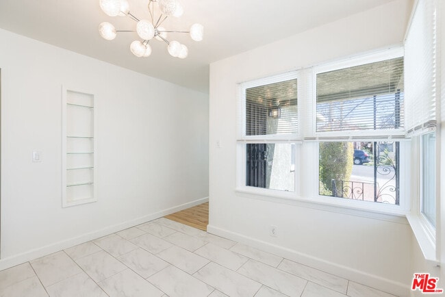 Photo - 1561 Hazelwood Ave