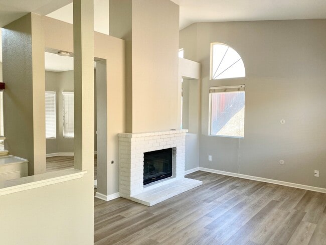 Photo - 1335 Darwin Dr