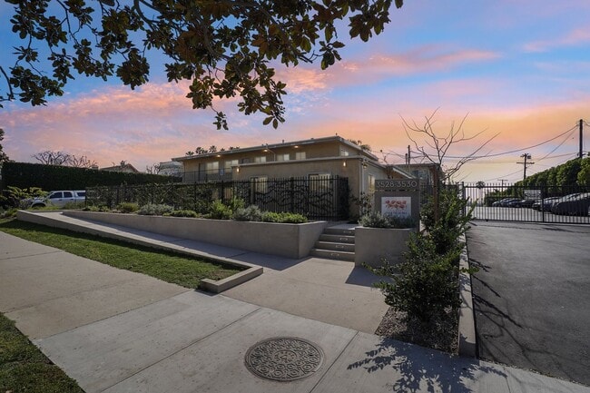 Photo - 3530 W Adams Blvd Unit 78