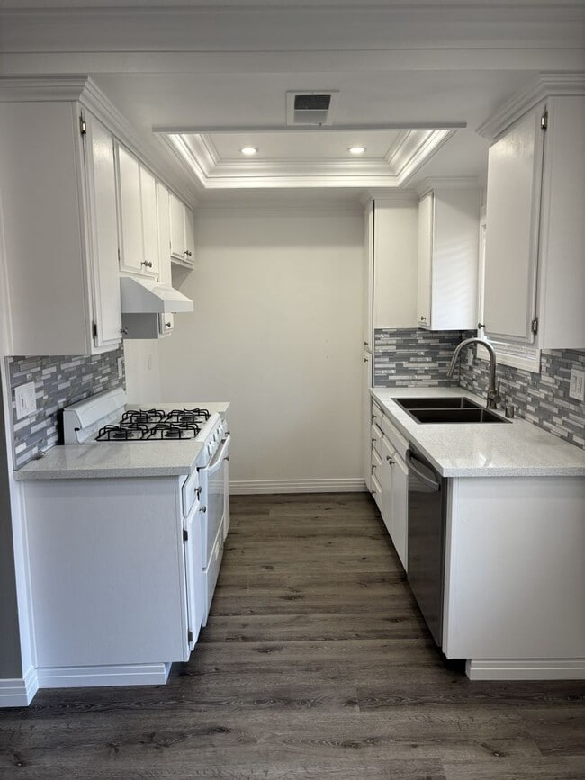 Photo - 1015 W Bennington St Unit D