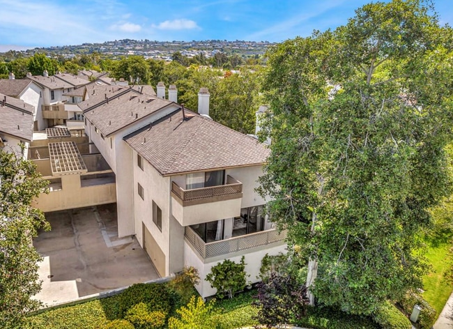 Building Photo - Exclusive Corona Del Mar Condo