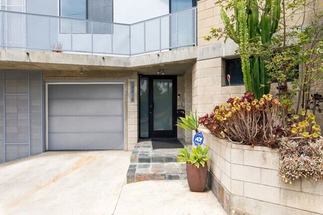 Photo - 2216 Bancroft Ave