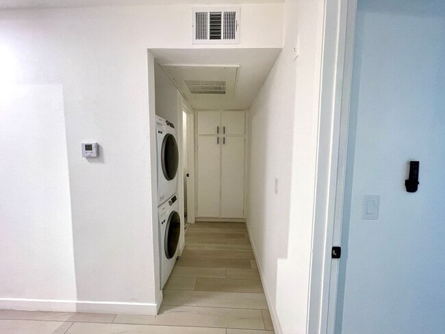 Photo - Modern 1-Bedroom Apartment in Gated Van Nuys Community – Fully Remodeled! Unit 3