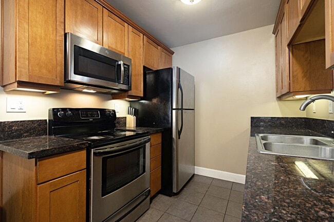 Building Photo - 10982 Roebling Ave