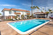 Pool - Villa Del Mar Apartments