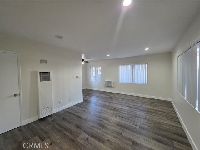 Photo - 20754 Hartland St Unit 1