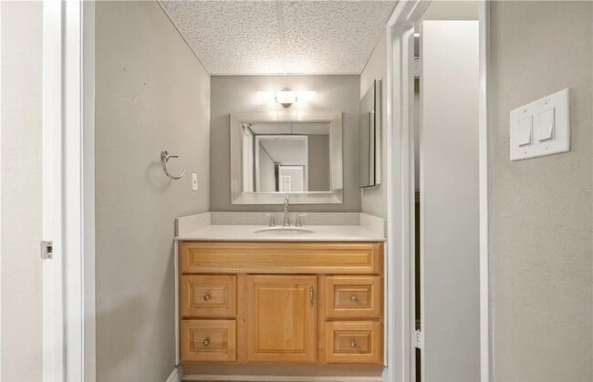 Building Photo - 277 Pleasant St Unit 207