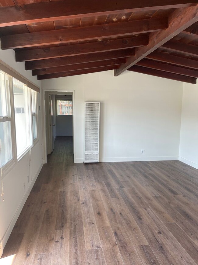 Building Photo - POH125 Unit B