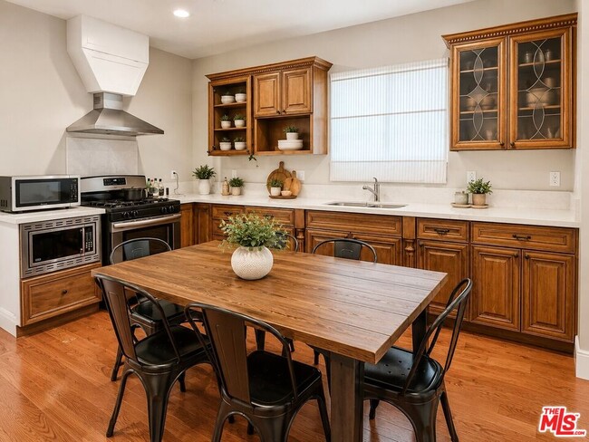 Photo - 1212 W 37th Dr Unit 2
