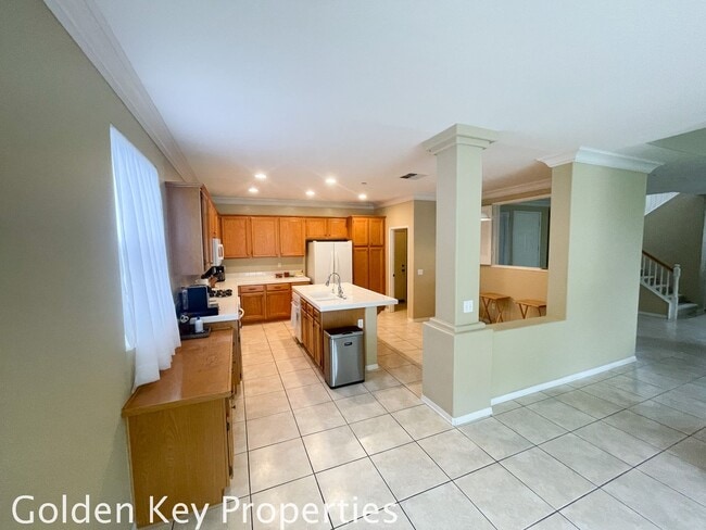 Photo - Bright and spacious 3+2.5