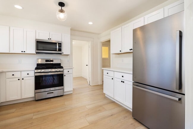 Photo - 3 Bed/2 Bath + Office Den - Downtown Santa Barbara Unit 511.5 Fig Ave.