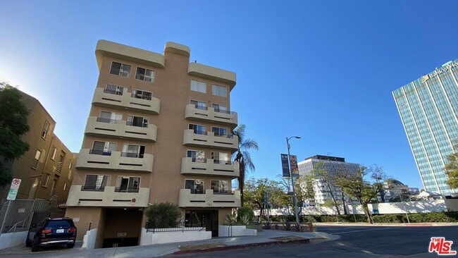 Building Photo - 701 S Kingsley Dr Unit 204 Rental